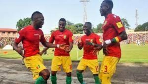 Des joueurs guinéens célèbrent leur but