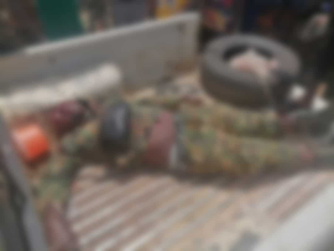 Affrontement entre forces de l'ordre béninoises et nigérianes, tensions visibles sur le terrain.