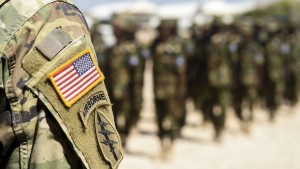 Des soldats de la 101e division aéroportée de l'armée américaine déployés avec les forces de l'armée américaine en Afrique, le 24 mai 2017 Ã  Mogadiscio, en Somalie. (Photo de l'armée de l'air américaine)