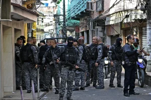 Des membres de la police militaire lors d'une opération contre le trafic de drogue dans la favela de Jacarezinho, le 19 janvier 2022 Ã  Rio de Janeiro, au Brésil AFP/ARCHIVES