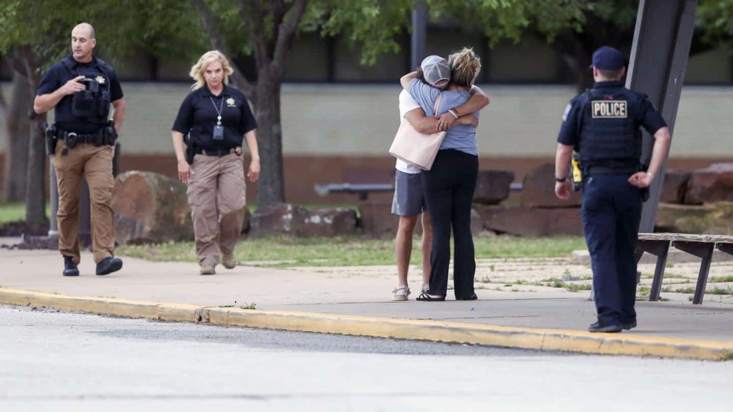 Une semaine après la tuerie de l'école Robb Ã  Uvalde, dans le Texas, une nouvelle fusillade a eu lieu sur le campus d'un hôpital, Ã  Tulsa, dans l'Oklahoma