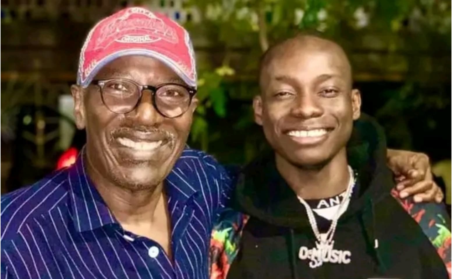 Alpha Blondy et Sidiki Diabaté souriants