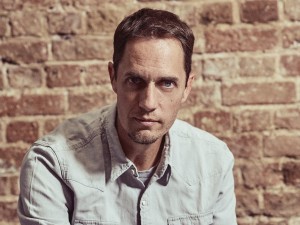 Fabien Marsaud, dit Grand Corps Malade, né le 31 juillet 1977 au Blanc-Mesnil, est un slameur, poète, auteur-compositeur-interprète et réalisateur français