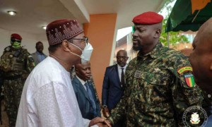 Rencontre entre Boni Yayi et le Colonel Mamady Doumbouya Ã  Conakry