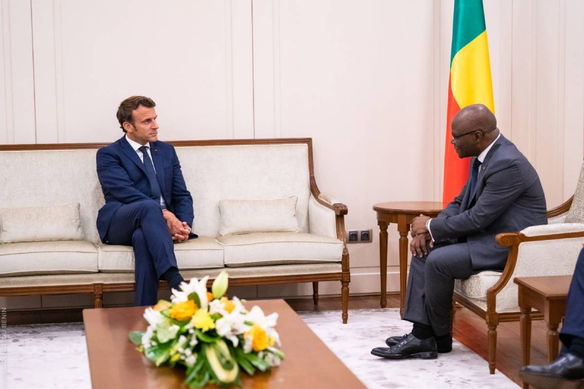 Echanges entre le président Emmanuel Macron et le ministre Aurélien Agbénonci à Cotonou