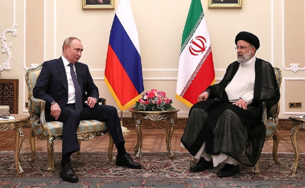 Le président Russe Vladimir Poutine et le président de la République islamique d'Iran Sayyid Ebrahim Raisi