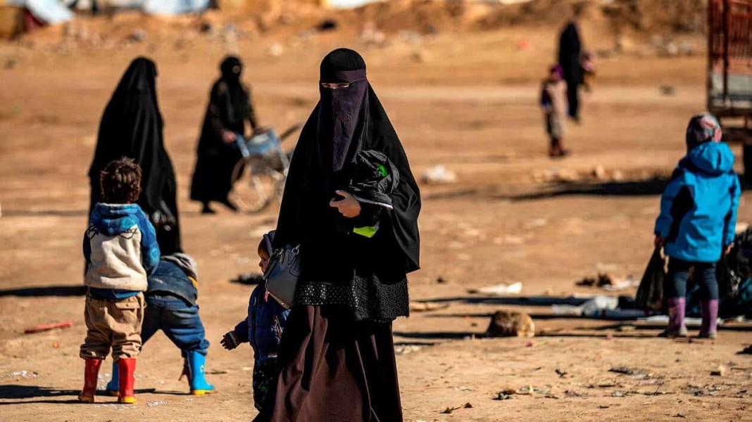 Enfants de djihadistes en Syrie : la France rapatrie 35 mineurs et 16 mères