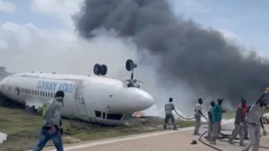Somalie : un avion se retourne lors de son atterrissage Ã  l’aéroport de Mogadiscio