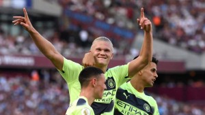 Erling Haaland célèbre ses buts contre West Ha, lors de la premiere journée de Premier League le 7 Aout 2022, avec ses coequipiers