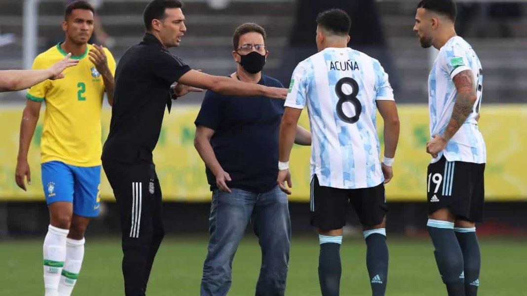 Les autorités sanitaires brésiliennes qui arrêtent le match Brésil-Argentine ne septembre dernier