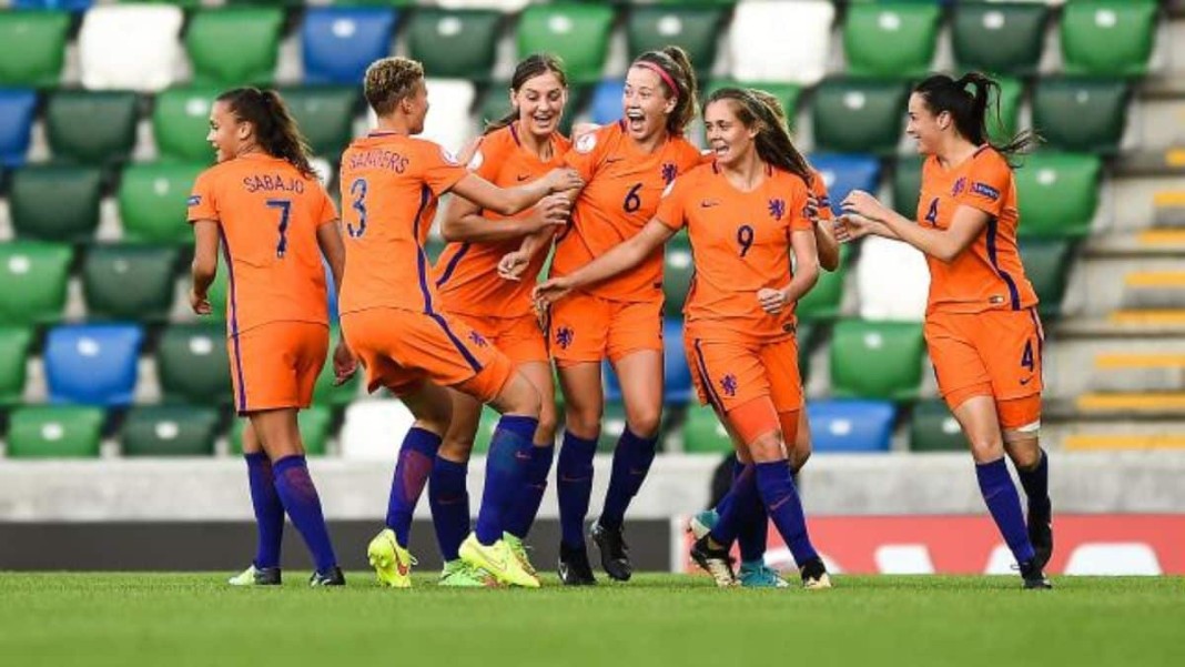 Les Oranjes U20 célèbrent leur but