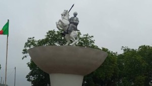 Statue de Bio Guerra Ã  Parakou