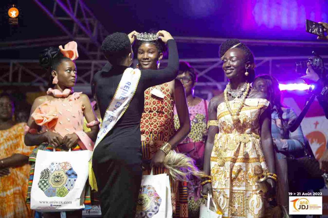 un concours de beauté Miss Vierge