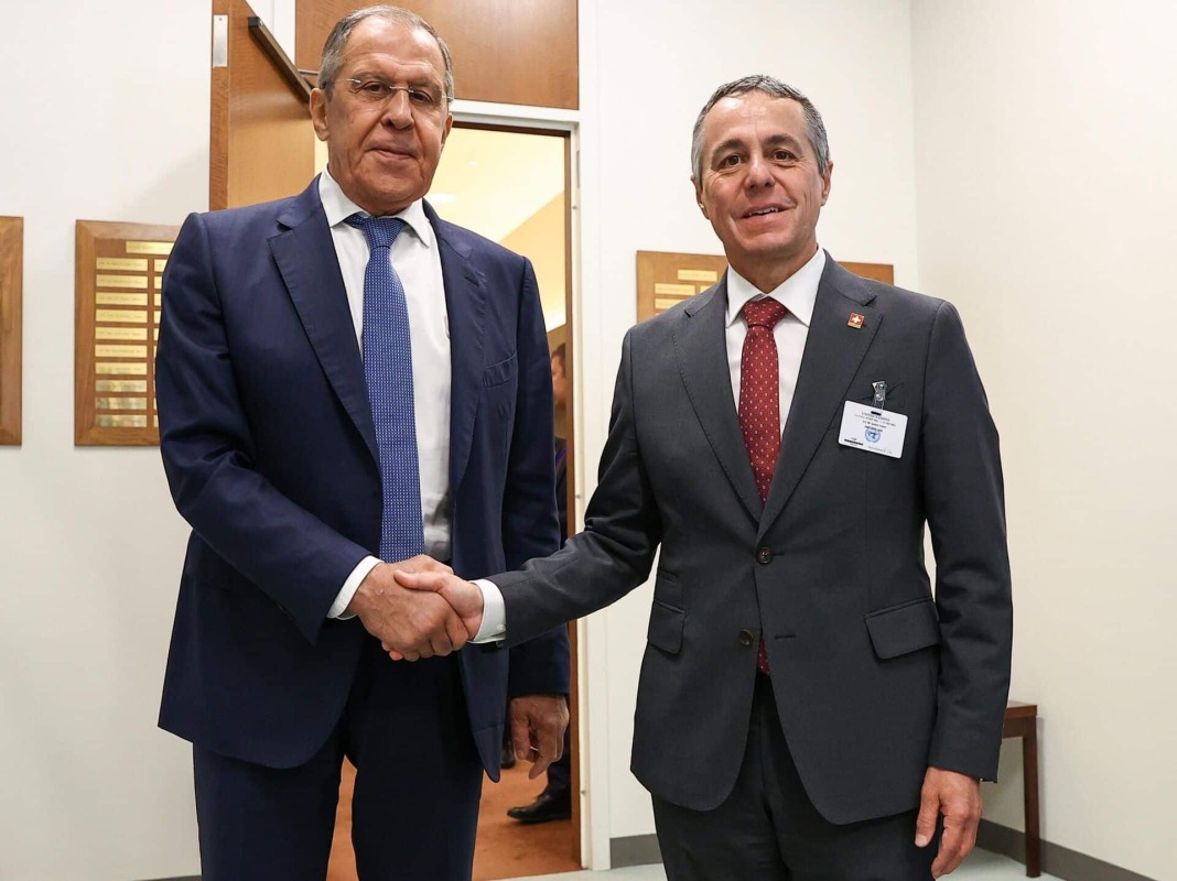 La photo de la poignée de main entre SergueÃ¯ Lavrov et Ignazio Cassis a été diffusée sur Twitter par la diplomatie russe. Twitter