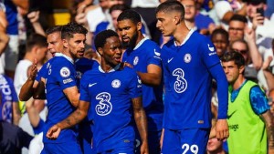 Des joueurs de Chelsea qui célèbre un but en Premier League
