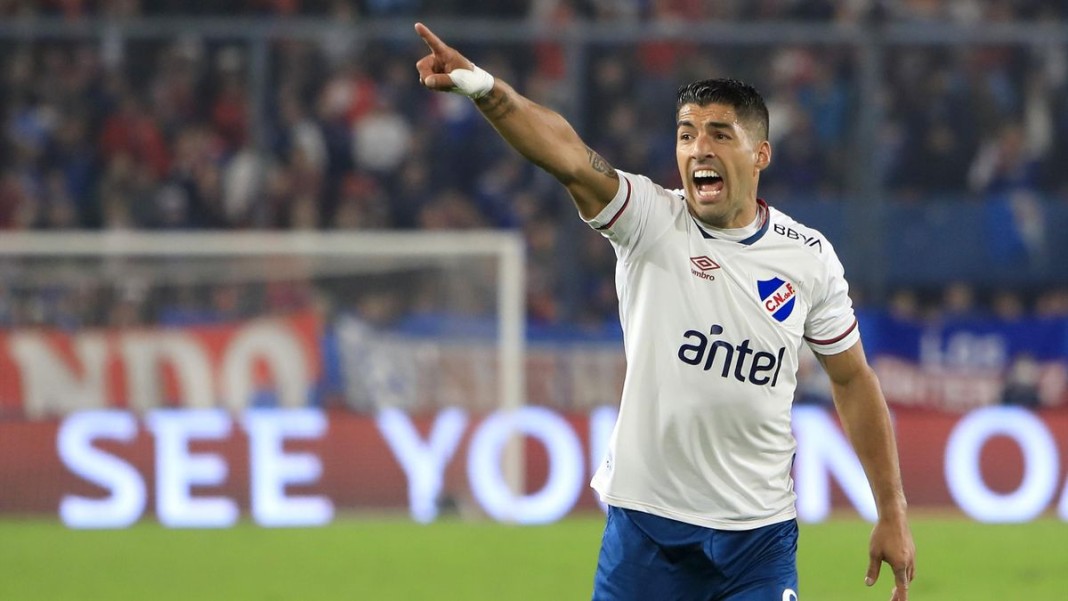 Luis Suarez avec le maillot du National