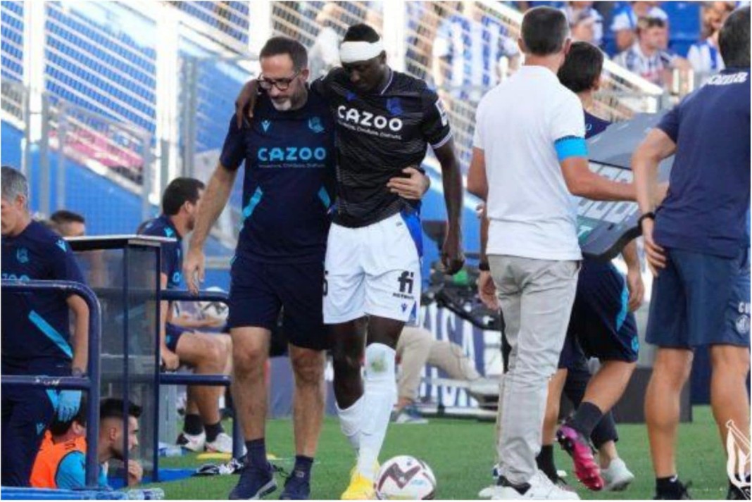 Umar Sadiq blessé et remplacé lors du match entre la Real Sociedad et Getafe, dimanche