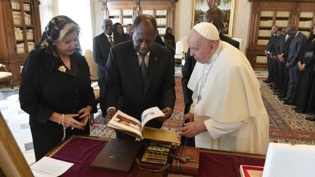 C’est la seconde fois qu’Alassane Ouattara se rend Ã  Rome. En novembre 2012, le président ivoirien avait rencontré le pape Benoit XVI.
