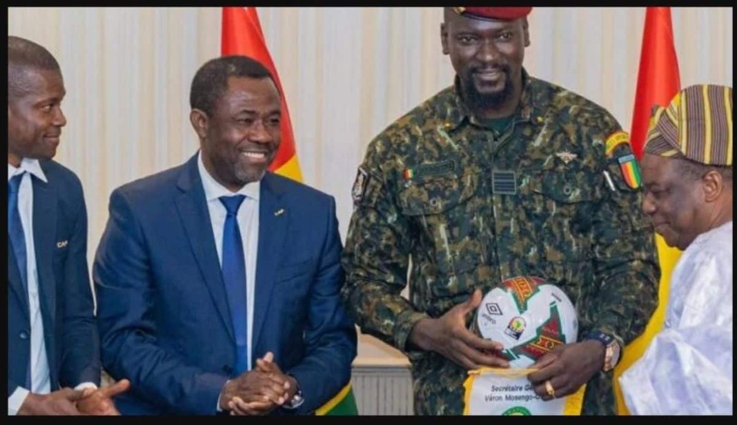 Mathurin de Chacus Ã  la tête d'une délégation de la CAF a rencontré le président guinéen Mamadi Doumbouya