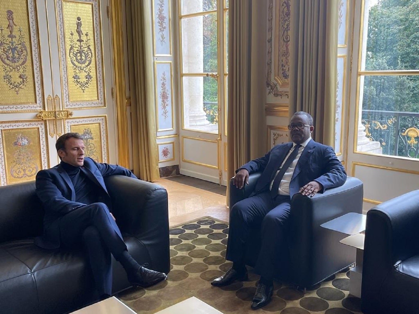 Umaro Sissoco Embaló, président en exercice de la Communauté économique des Etats de l'Afrique de l'Ouest (Cédéao) chez son homologue français Emanuel Macron, 03 octobre 2022.