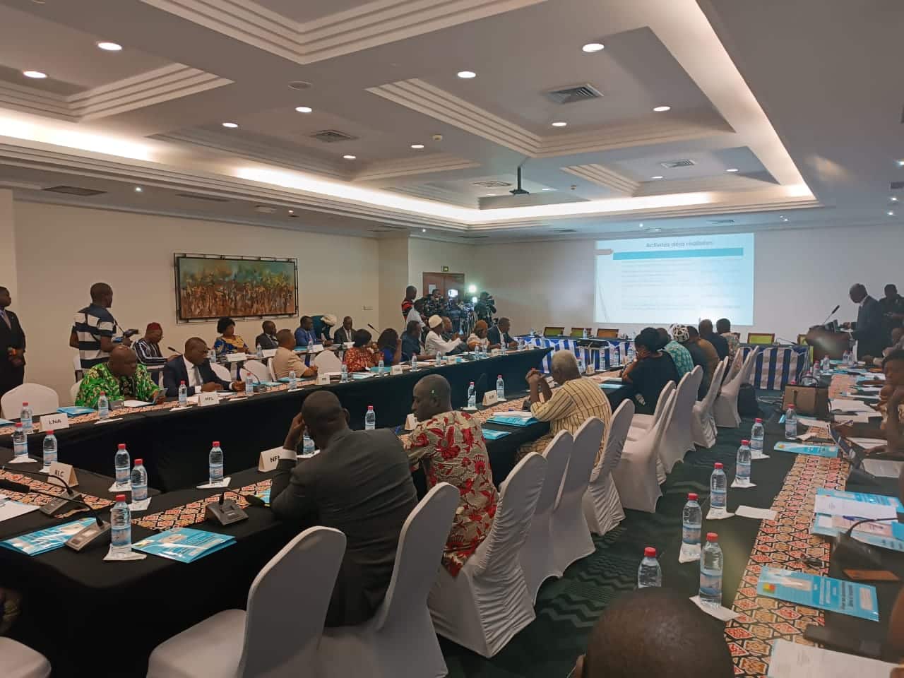 La CENA échange les partis politiques