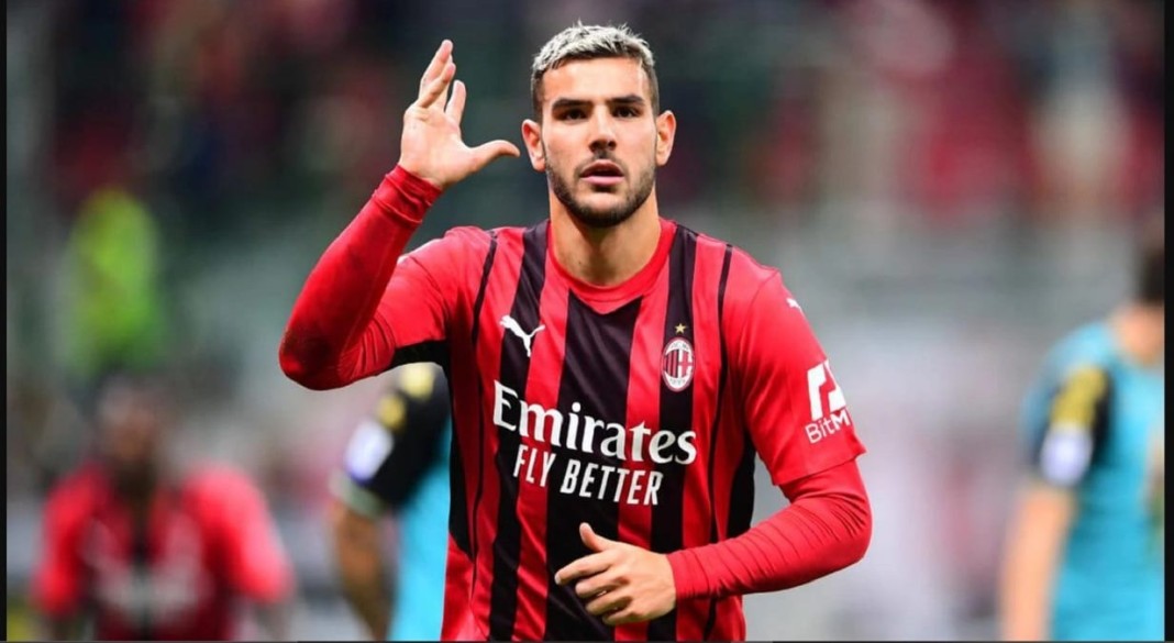 Theo Hernandez lors d'un match avec l'AC Milan