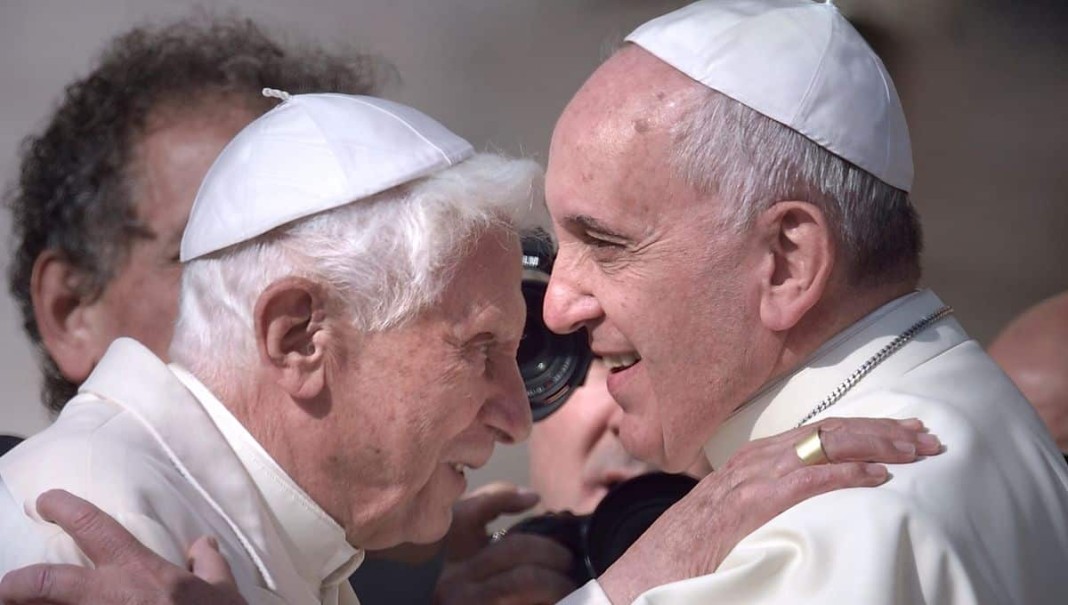 Le pape François et son prédécesseur, BenoÃ®t XVI © Maxppp - Stefano Spaziani