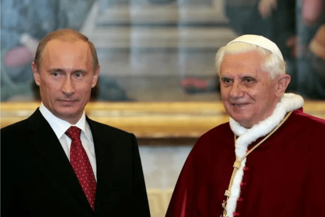 Vladimir Poutine et le pape émérite BenoÃ®t XVI