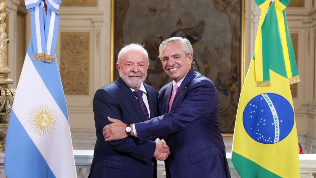 Alberto Fernandes et Luiz Inacio Lula da Silva lors d'une rencontre officielle.
