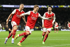 odegaard qui célèbre son but contre Tottenham lors de la 20è journée de Premier League