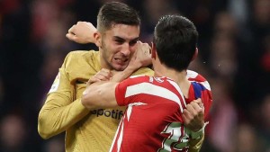 Ferran Torres et Stefan Savic se sont accrochés lors de Atletico-Barça