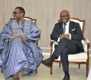 Le célèbre chanteur, compositeur et acteur sénégalais, Youssou N’Dour et Aurélien Agbénonci, ministre béninois des Affaires étrangères et de la Coopération.