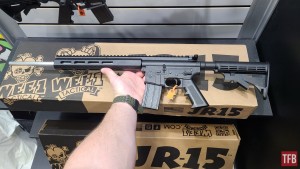 Commercialisé Ã  un prix de 389 dollars, le JR-15 tire des balles réelles et est destiné « aux amateurs de petite taille ».