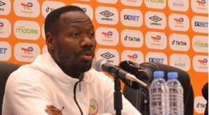 Le sélectionneur de l'équipe locale du Sénégal, Pape Thiaw