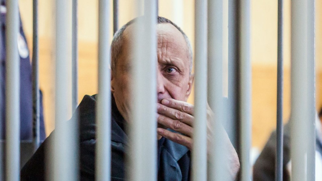 Reconnu coupable du meurtre de 80 femmes entre 1992 et 2012 - il en a même confessé 83 -, MikhaÃ¯l Popkov est surnommé le fou d'Angarsk (ville du sud de la Russie où il sévissait). D'autres l'appellent le loup-garou.