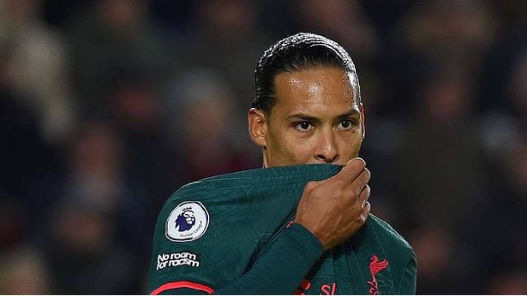 Virgil van Dijk avec le maillot de Liverpool