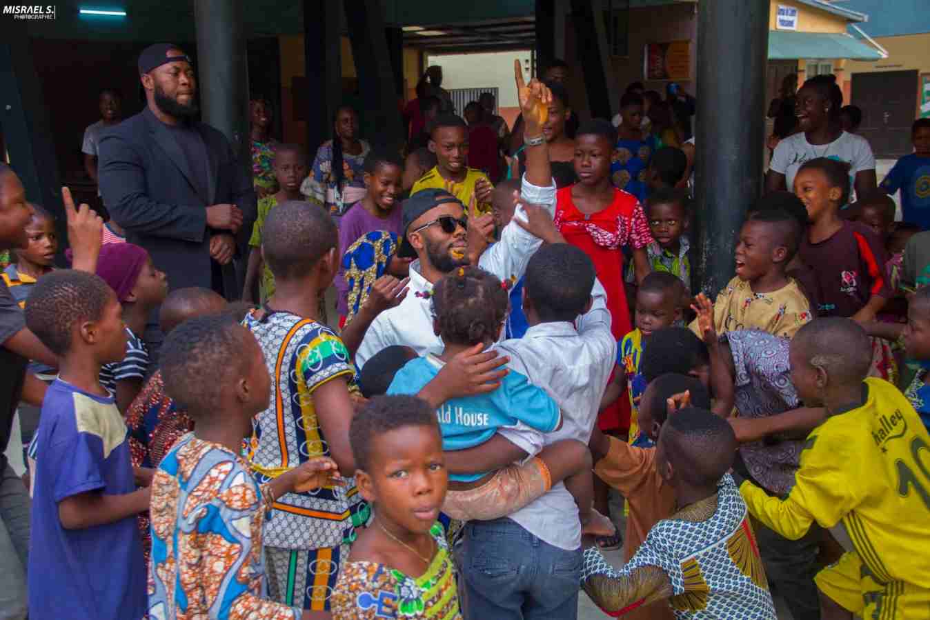 Kérozen fait des dons Ã  deux orphelinats au Bénin