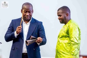 Le Ministre Oswald Homéky et Ulrich Adjovi