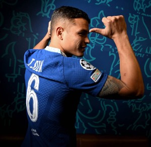 Thiago Silva avec le maillot de Chelsea