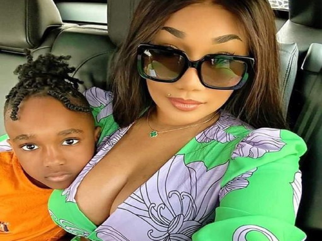 Emma Lohoues et son fils Kobe
