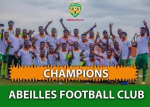 Les joueurs de Abeilles FC célèbrent leur montée en Ligue pro