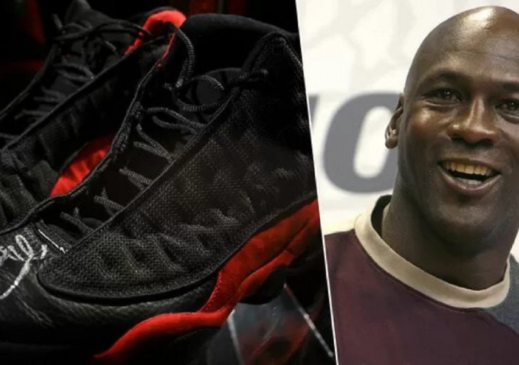 Michael Jordan et ses basket portées en 1998 avec les Chicago Bulls.