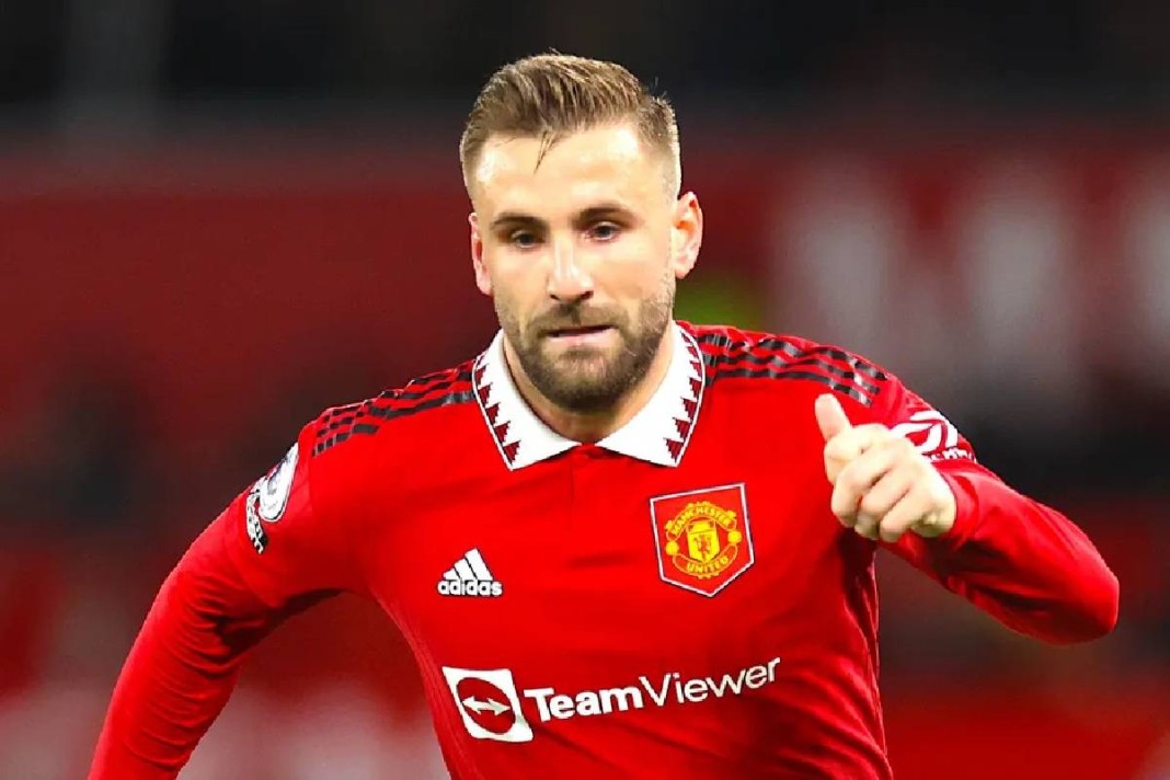 Luke Shaw avec le maillot de Manchester United