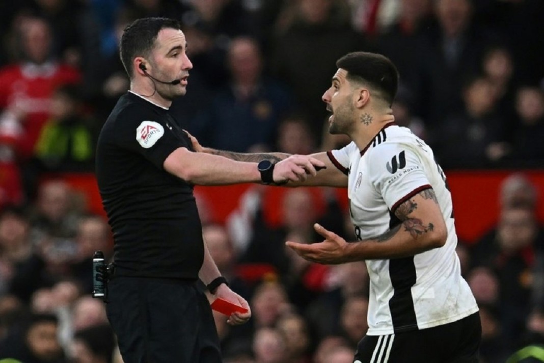 Mitrovic suspendu 8 matchs pour avoir insulté un arbitre. AFP