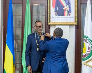 Le président bissau-guinéen Umaro Sissoco Embalo a décerné lundi 17 avril 2023 la médaille d'Amilcar Cabral, la plus haute distinction du pays, Ã  son homologue rwandais Paul Kagame, en visite officielle Ã  Bissau.