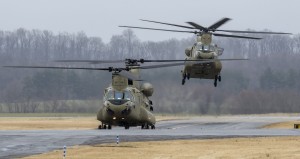 Le CH-47 Chinook est un hélicoptère de manœuvre et d'assaut lourd d'origine américaine fabriqué par Boeing. Ses deux rotors en tandem et sa forme en font un hélicoptère facilement reconnaissable.