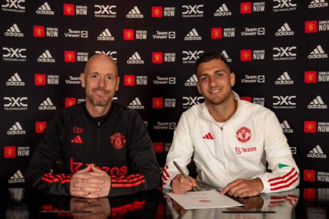 Diogo Dalot et son entraineur Ã  Manchester United Erik ten Hag