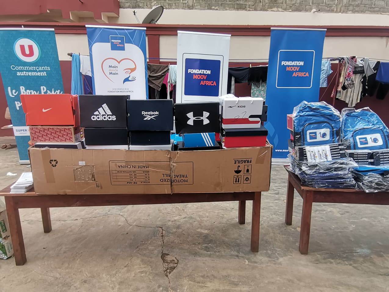 don de la fondation Moov Africa à l'orphelina Cité d'Espoir de l'ONG la Bergerie de Dieu