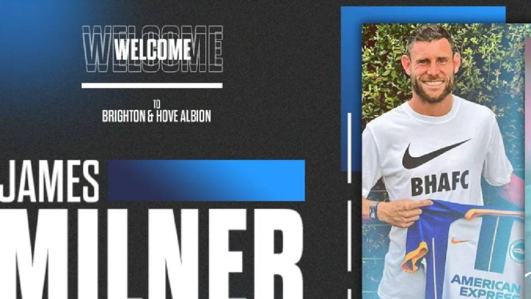 James Milner pose avec le maillot de Brighton