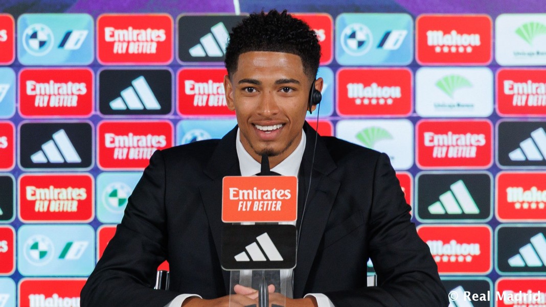 Jude Bellingham en conférence de presse avec le Real Madrid